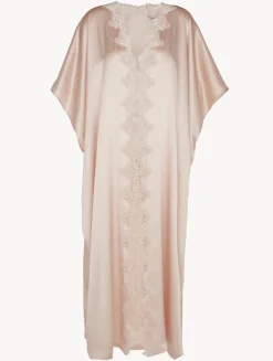 La Perla Bata Larga De Seda Beige Rosada Con Macramé