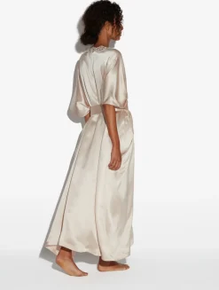 La Perla Bata Larga De Seda Beige Rosada Con Macramé
