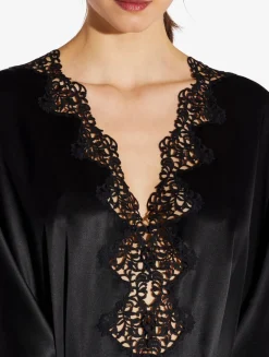 La Perla Bata Larga De Seda Negra Con Macramé